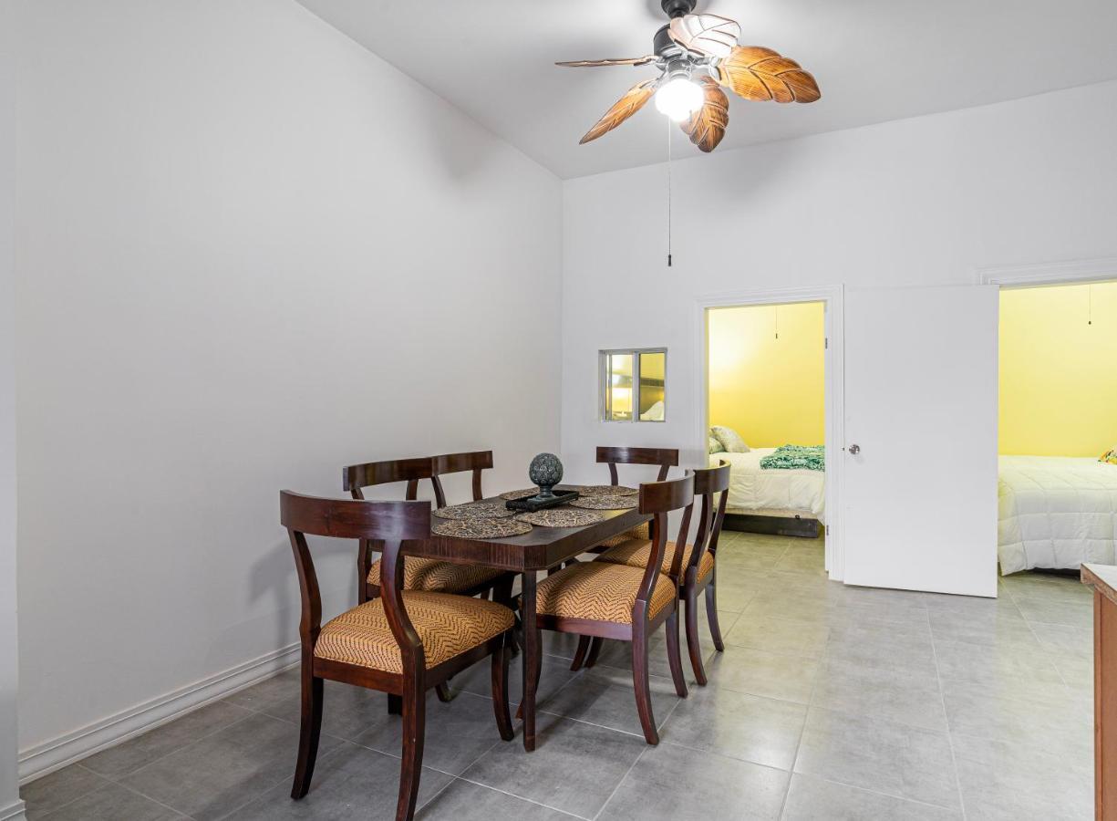 2 Br/ 1 Ba Home, Sleeps 10, 1 Min Walk To Rosarito Beach Buitenkant foto